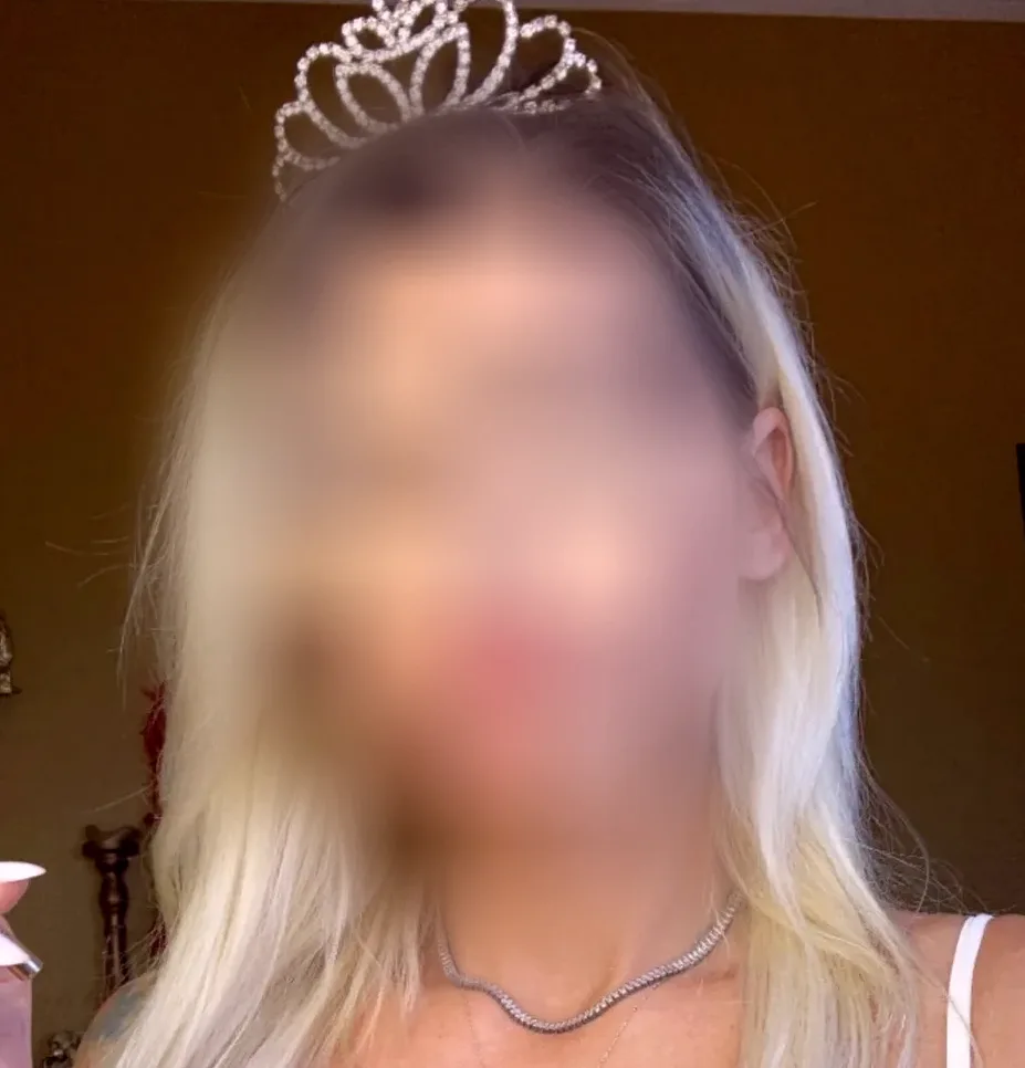 Cornelia, 35
