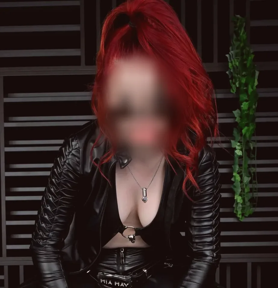 Elena, 24