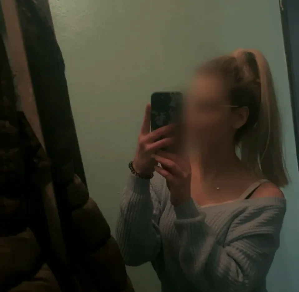 Emilia, 26