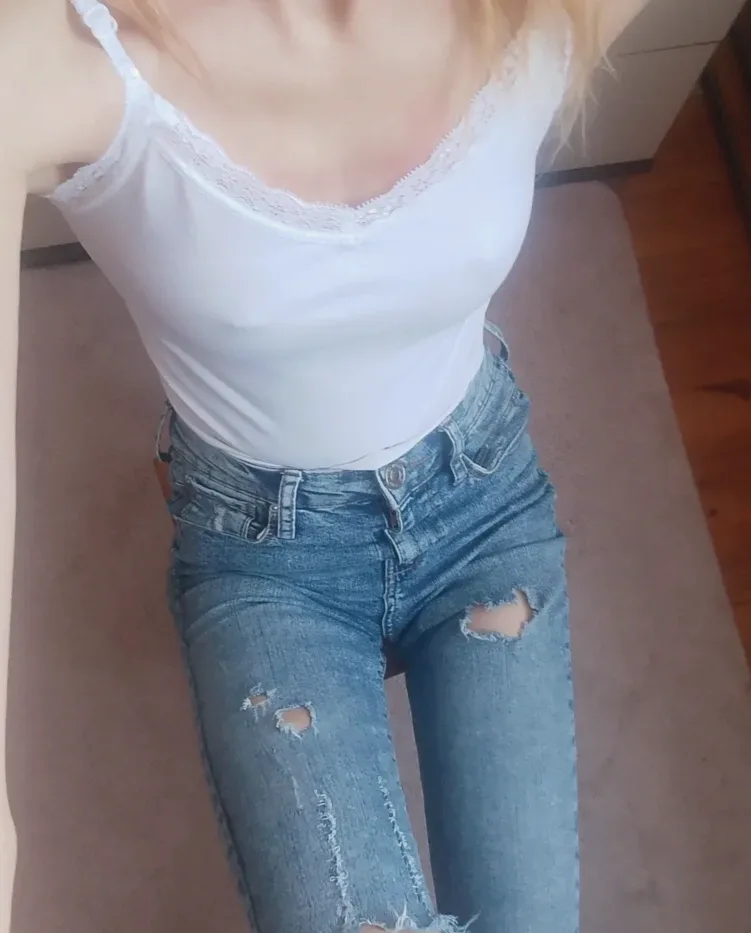 Nora, 28